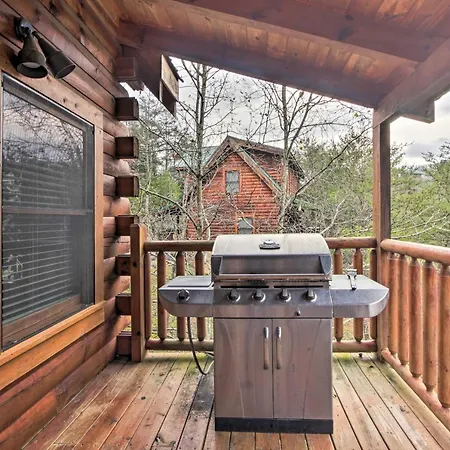 Romantic Cabin With Hot Tub In Pigeon Forge!